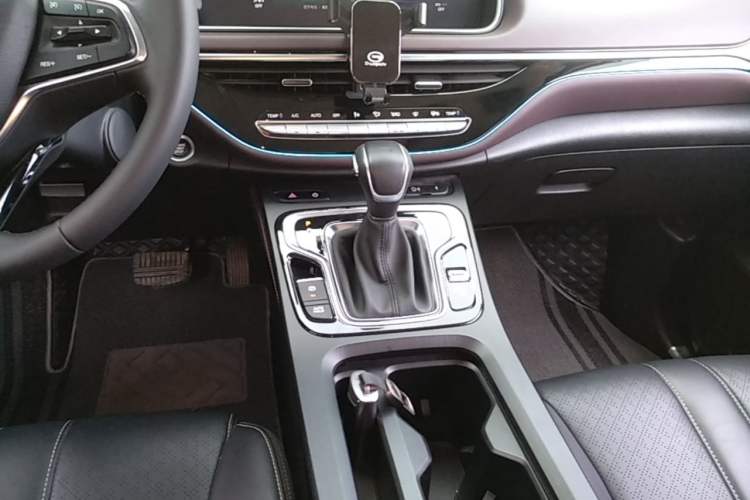 Used GAC Trumpchi M6 2021 PRO 270T DCT Luxury Edition Gear Lever