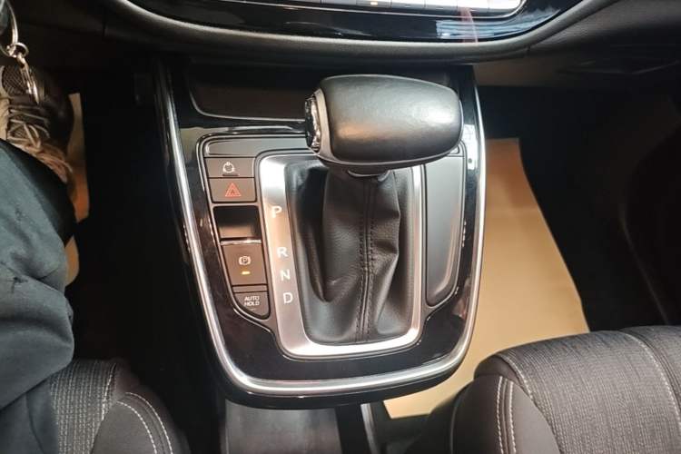 Used GAC Trumpchi M6 2021 PRO 270T Automatic Luxury Edition Gear Lever