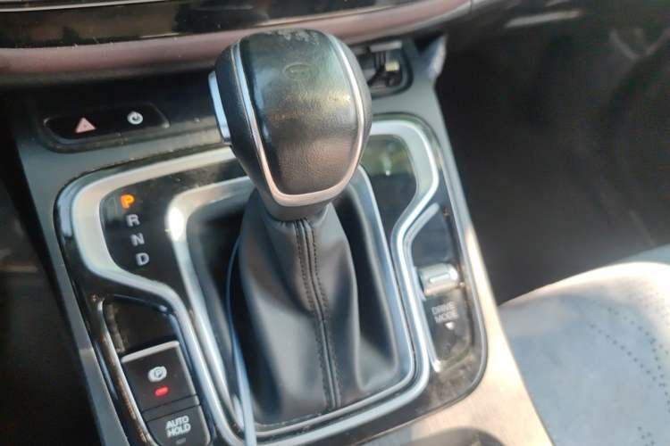 Used GAC Trumpchi M6 2021 270T DCT Prestige Edition (7-seater) Gear Lever