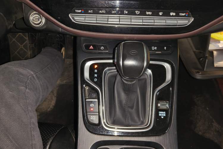 Used GAC Trumpchi M6 2021 PRO 270T Automatic Luxury Edition Gear Lever