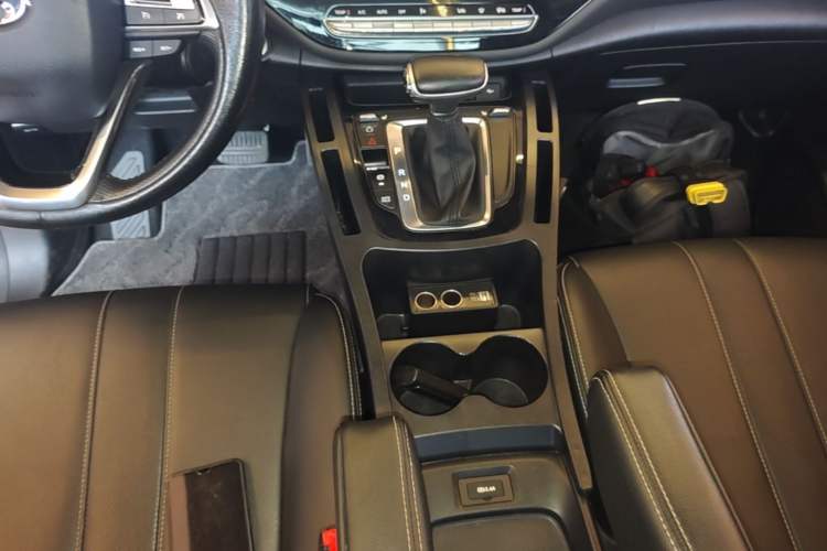 Used GAC Trumpchi M6 2021 270T DCT Prestige Edition (6-seater) Gear Lever