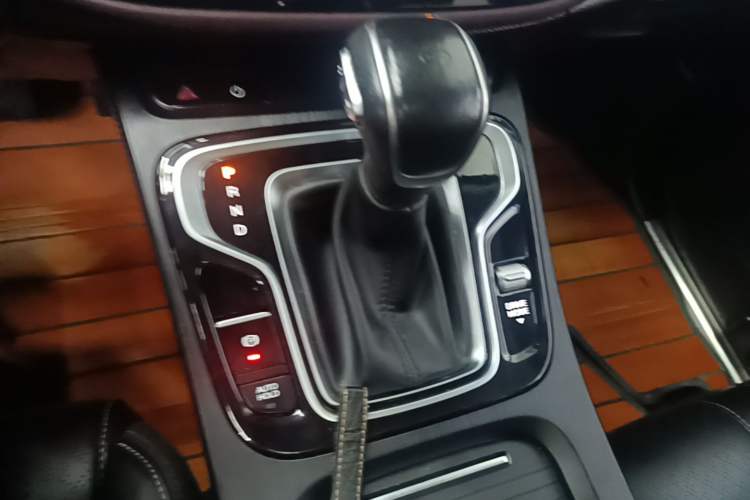 Used GAC Trumpchi M6 2021 PRO 270T DCT Luxury Edition Gear Lever