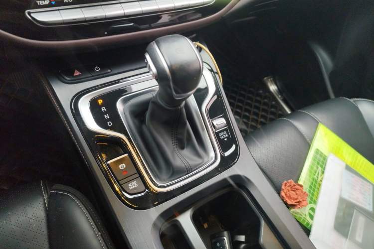 Used GAC Trumpchi M6 2021 PRO 270T Automatic Luxury Edition Gear Lever