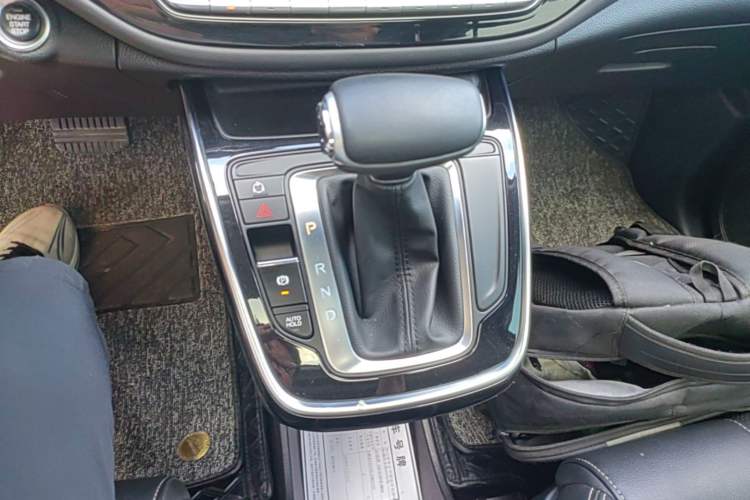 Used GAC Trumpchi M6 2021 270T DCT Luxury Edition (6 Seats) Gear Lever