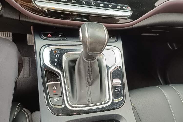 Used GAC Trumpchi M6 2021 PRO 270T Automatic Luxury Edition Gear Lever