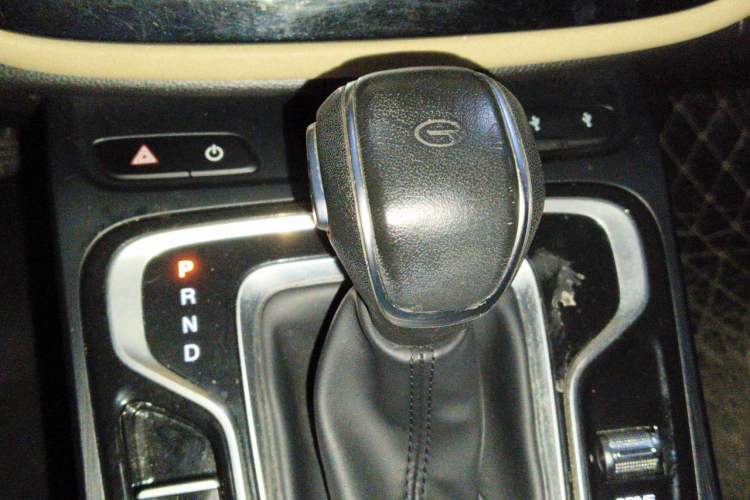 Used GAC Trumpchi M6 2021 PRO 270T Automatic Luxury Edition Gear Lever