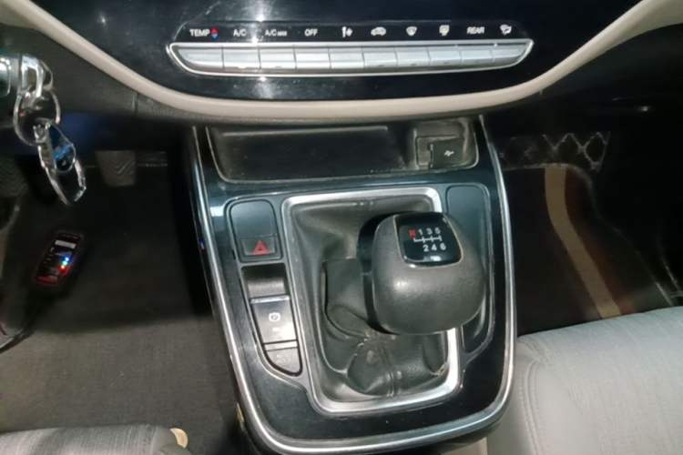 Used GAC Trumpchi M6 2021 270T Manual Elite Edition (7-seater) Gear Lever