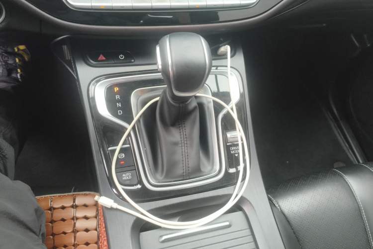 Used GAC Trumpchi M6 2021 PRO 270T DCT Luxury Edition Gear Lever