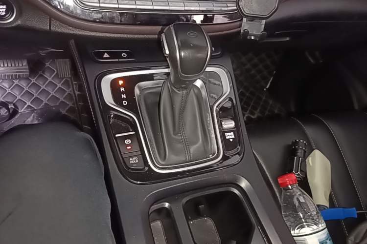 Used GAC Trumpchi M6 2021 PRO 270T DCT Luxury Edition Gear Lever