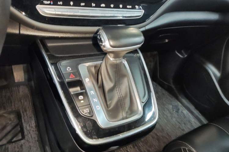 Used GAC Trumpchi M6 2021 270T DCT Luxury Edition (6 Seats) Gear Lever