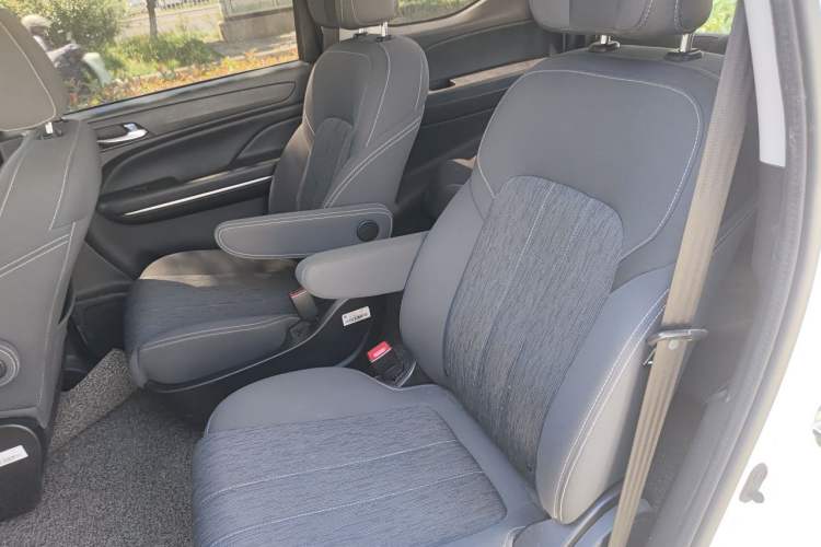 Used GAC Trumpchi M6 2021 270T DCT Elite Edition (7-seater) Interior 4
