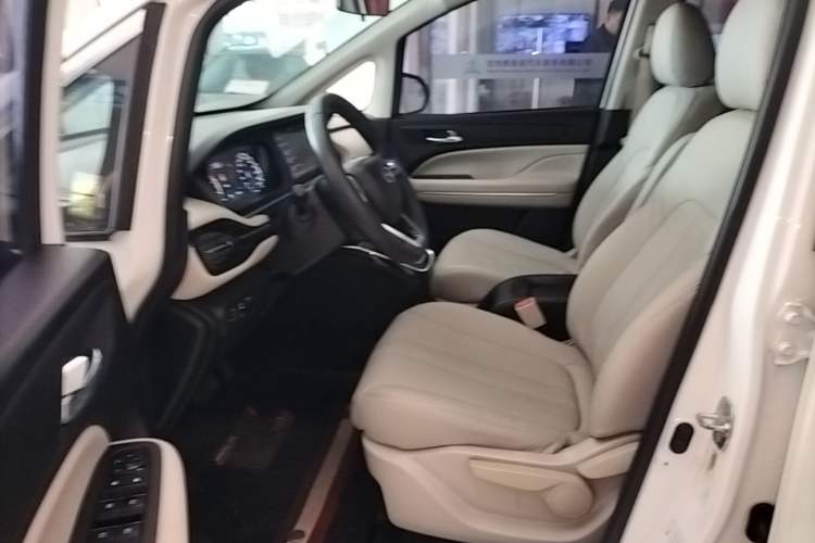 Used GAC Trumpchi M6 2021 270T DCT Elite Edition (7-seater) Left Front Seat