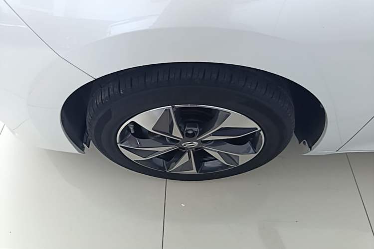 Used GAC Trumpchi M6 2021 PRO 270T Automatic Luxury Edition Left Front Wheel Hub