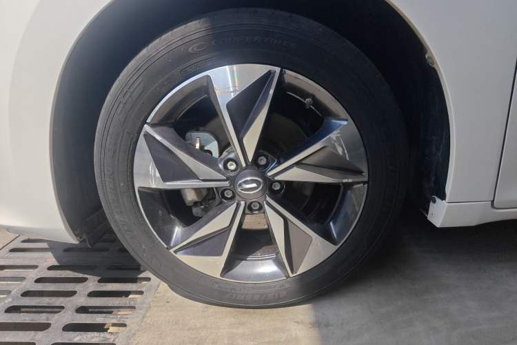 Used GAC Trumpchi M6 2021 PRO 270T Automatic Luxury Edition Left Front Wheel Hub
