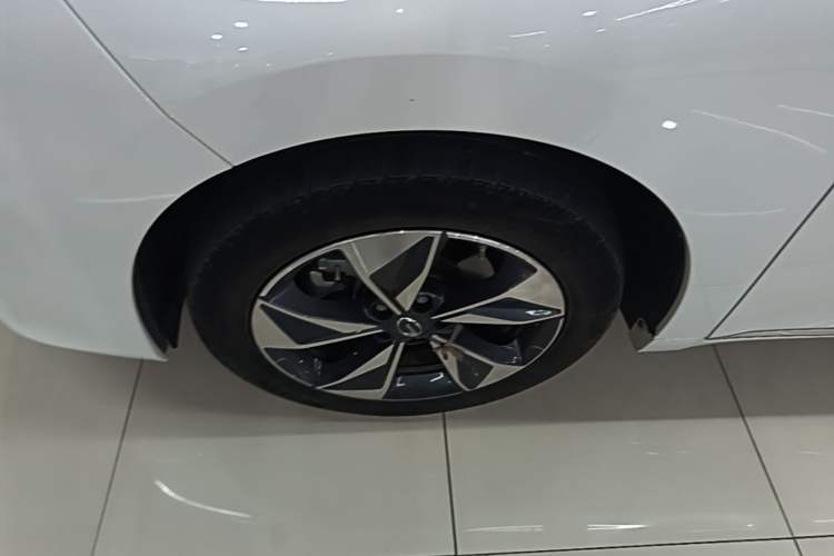 Used GAC Trumpchi M6 2021 270T DCT Luxury Edition (6-seater) Left Front Wheel Hub