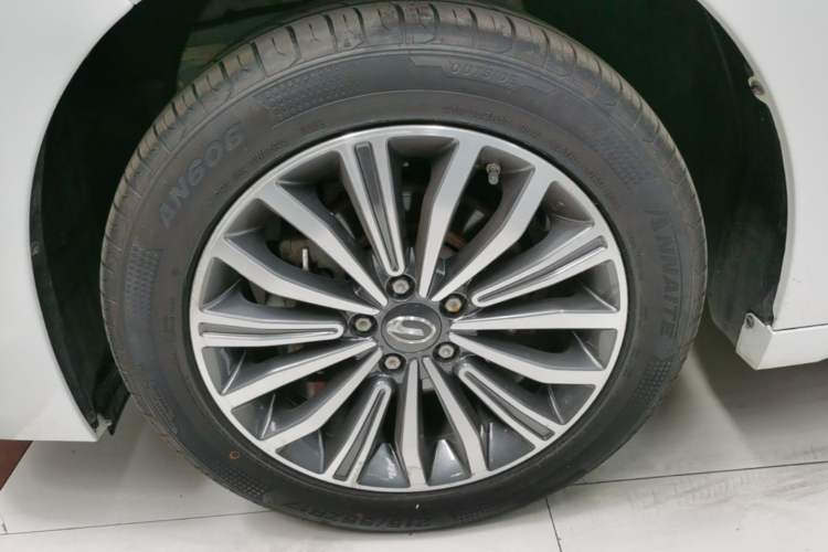 Used GAC Trumpchi M6 2021 270T DCT Prestige Edition (7-seater) Left Front Wheel Hub