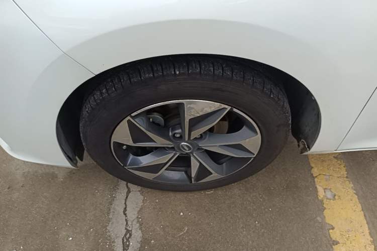 Used GAC Trumpchi M6 2021 PRO 270T Automatic Luxury Edition Left Front Wheel Hub