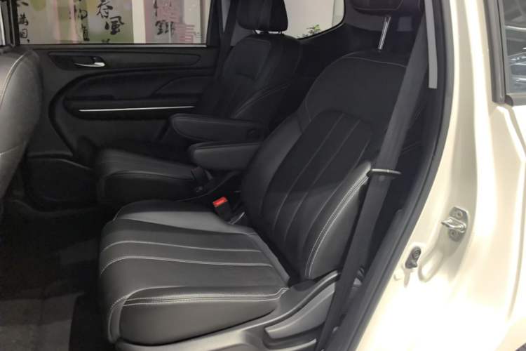 Used GAC Trumpchi M6 2021 270T DCT Prestige Edition (7-seater) Left Rear Seat