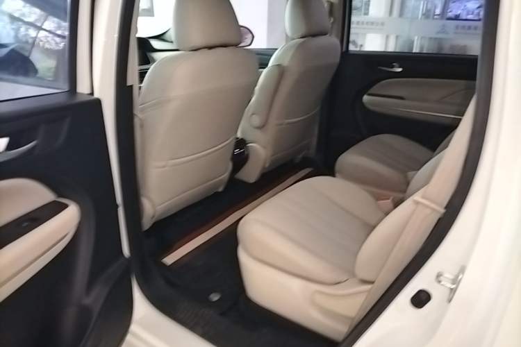 Used GAC Trumpchi M6 2021 270T DCT Elite Edition (7-seater) Left Rear Seat