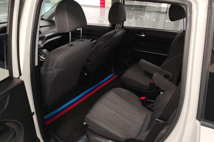 Used GAC Trumpchi M6 2021 270T DCT Elite Edition (7-seater) Left Rear Seat