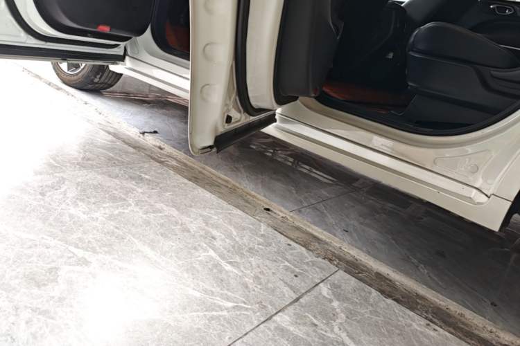 Used GAC Trumpchi M6 2021 PRO 270T DCT Elite Edition Left Side Sill