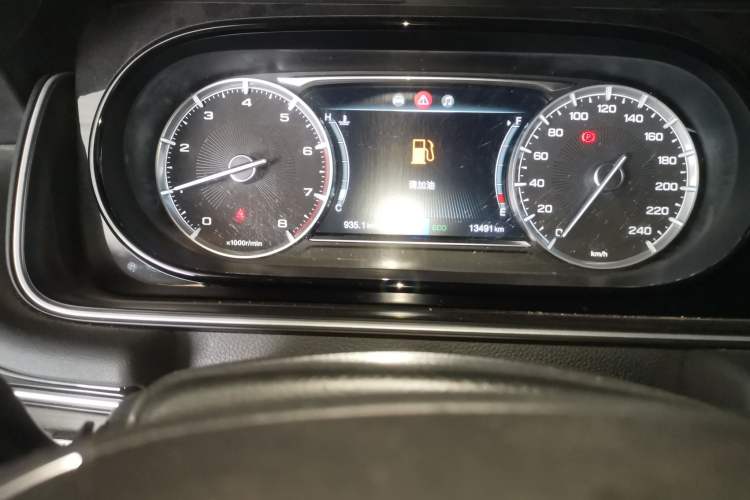 Used GAC Trumpchi M6  Odometer Close Up