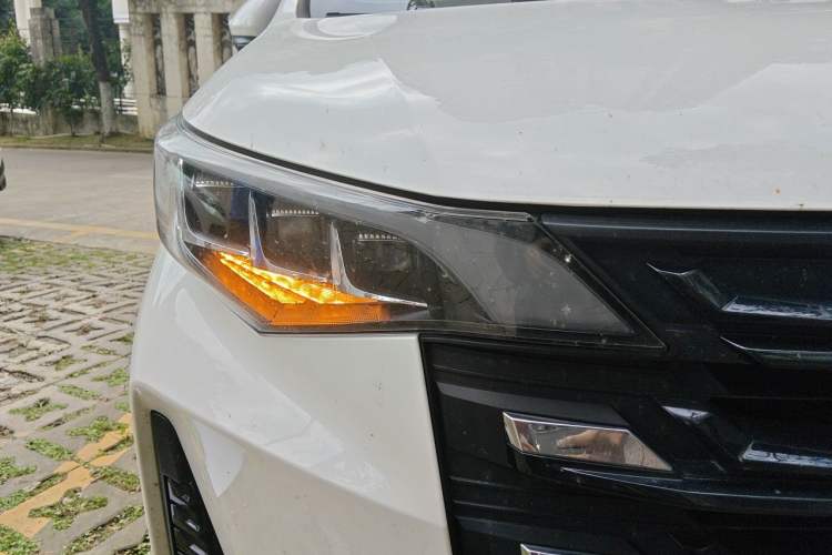 Used GAC Trumpchi M6 2021 270T DCT Luxury Edition (7 Seats) Right Front Headlight