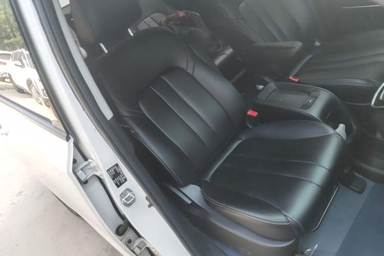 Used GAC Trumpchi M6 2021 270T DCT Elite Edition (7-seater) Right Front Seat