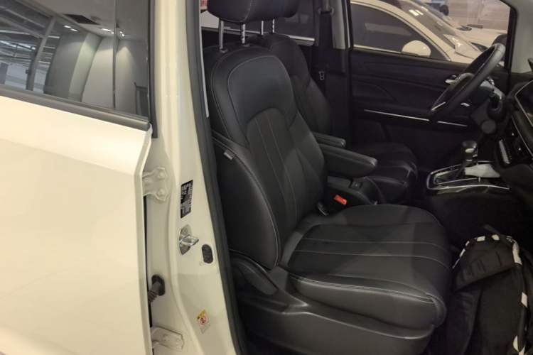 Used GAC Trumpchi M6 2021 270T DCT Prestige Edition (7-seater) Right Front Seat