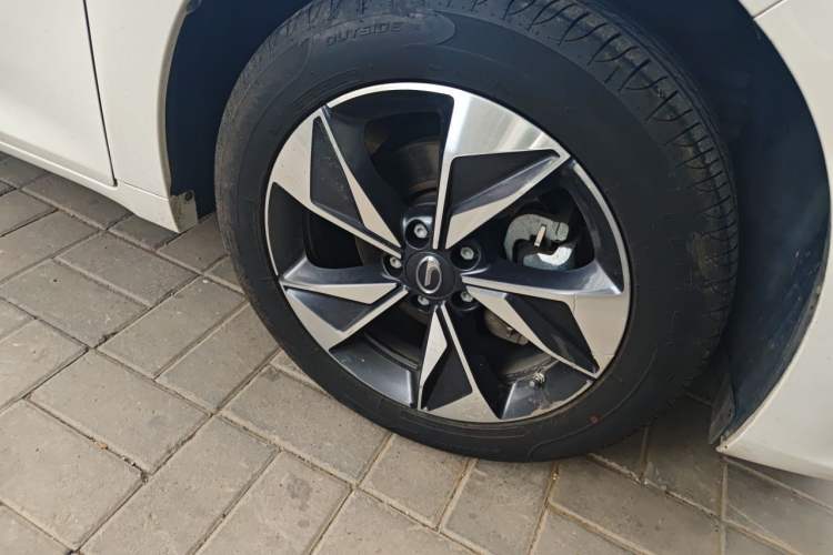 Used GAC Trumpchi M6 2021 PRO 270T DCT Luxury Edition Right Front Wheel Hub
