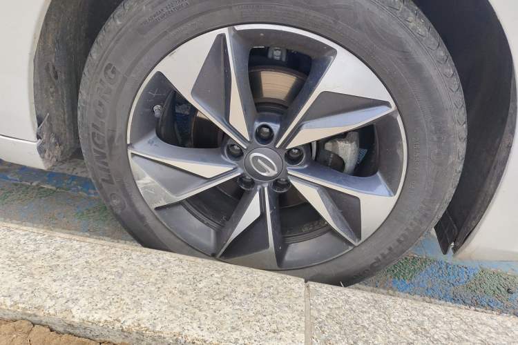 Used GAC Trumpchi M6 2021 PRO 270T Automatic Luxury Edition Right Front Wheel Hub