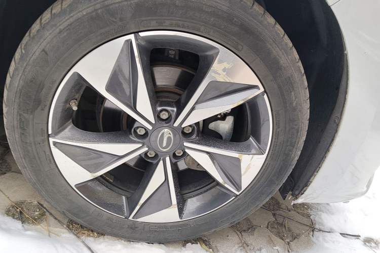 Used GAC Trumpchi M6 2021 PRO 270T Automatic Luxury Edition Right Front Wheel Hub