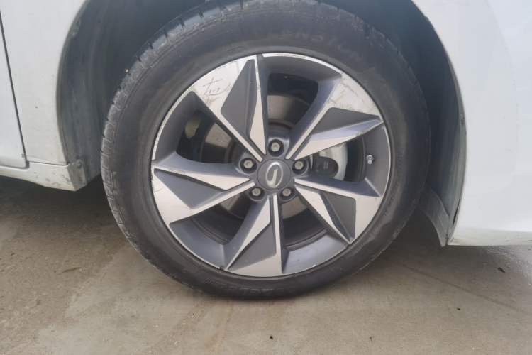 Used GAC Trumpchi M6 2021 PRO 270T Automatic Luxury Edition Right Front Wheel Hub