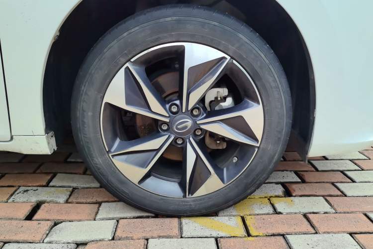 Used GAC Trumpchi M6 2021 PRO 270T Automatic Luxury Edition Right Front Wheel Hub