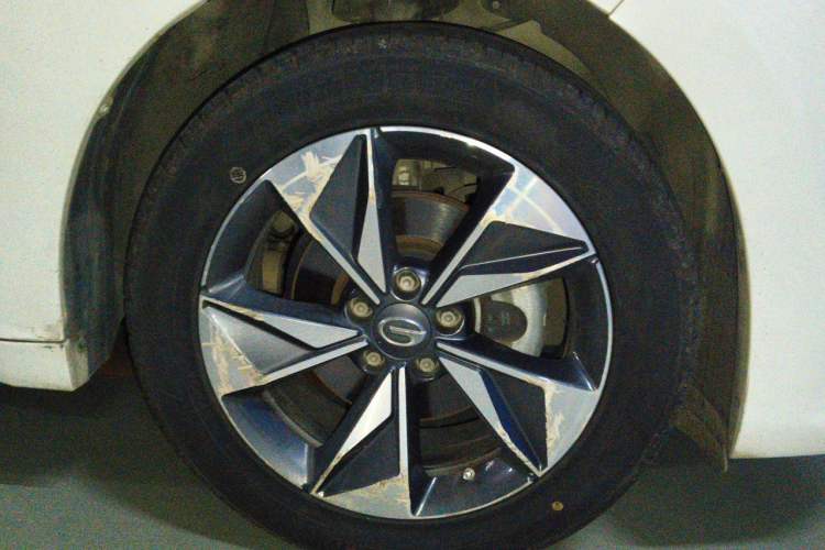 Used GAC Trumpchi M6 2021 PRO 270T Automatic Luxury Edition Right Front Wheel Hub