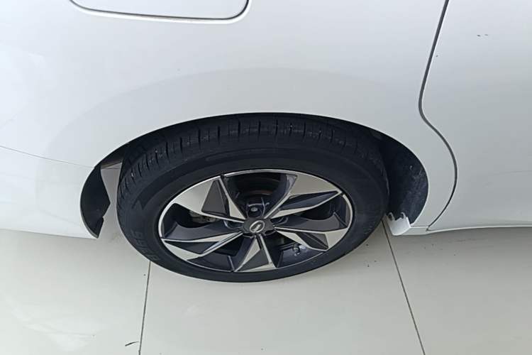 Used GAC Trumpchi M6 2021 PRO 270T Automatic Luxury Edition Right Rear Wheel Hub