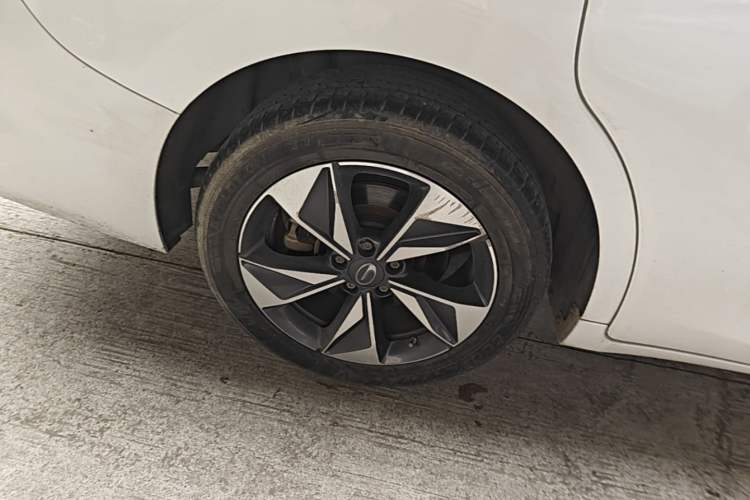 Used GAC Trumpchi M6 2021 PRO 270T Automatic Luxury Edition Right Rear Wheel Hub