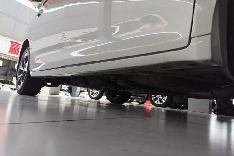 Used GAC Trumpchi M6 2021 PRO 270T Automatic Luxury Edition Right Side Sill