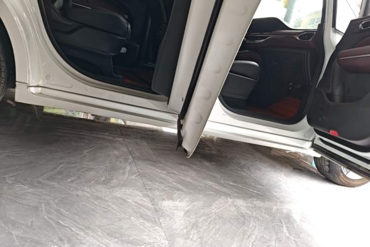 Used GAC Trumpchi M6 2021 PRO 270T DCT Elite Edition Right Side Sill