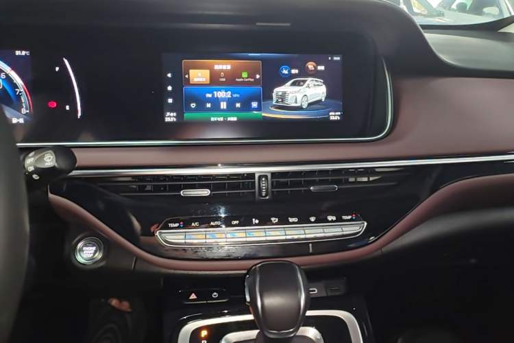 Used GAC Trumpchi M6 2023 PRO 270T DCT Luxury Edition Audio And AC Panel
