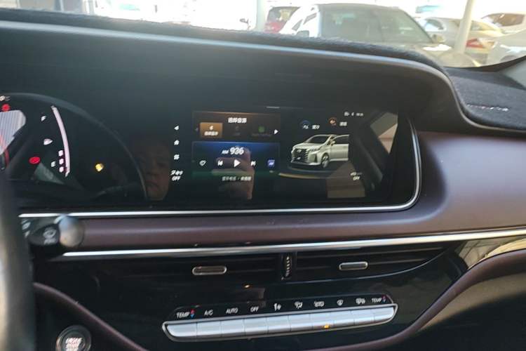 Used GAC Trumpchi M6 2023 PRO 270T DCT Luxury Edition Audio And AC Panel