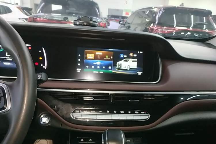 Used GAC Trumpchi M6 2023 PRO 270T DCT Luxury Edition Audio And AC Panel