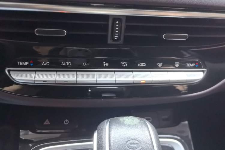 Used GAC Trumpchi M6 2023 PRO 270T DCT Elite Edition Audio And AC Panel