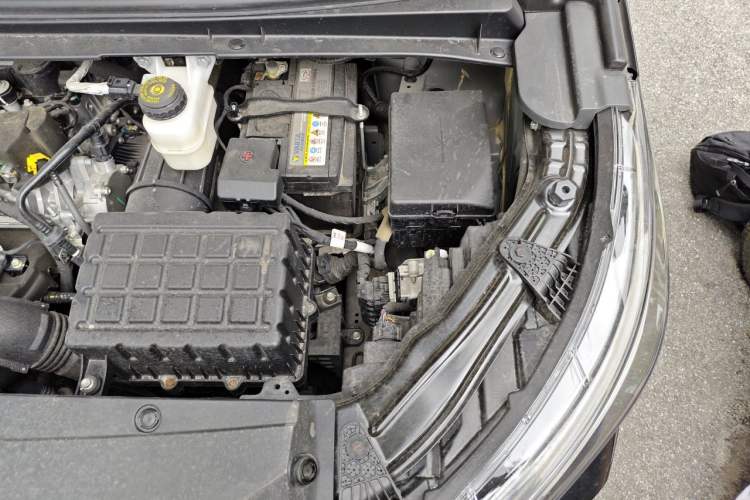 Used GAC Trumpchi M6 2023 PRO 270T DCT Luxury Edition Engine Bay Left