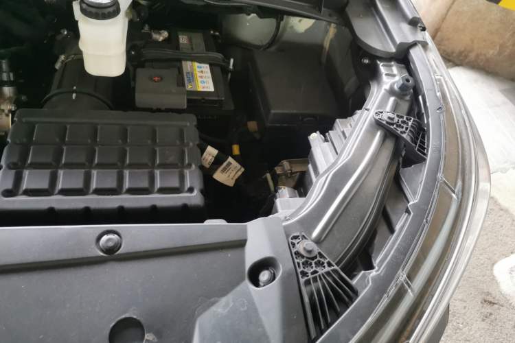 Used GAC Trumpchi M6 2023 PRO 270T DCT Luxury Edition Engine Bay Left