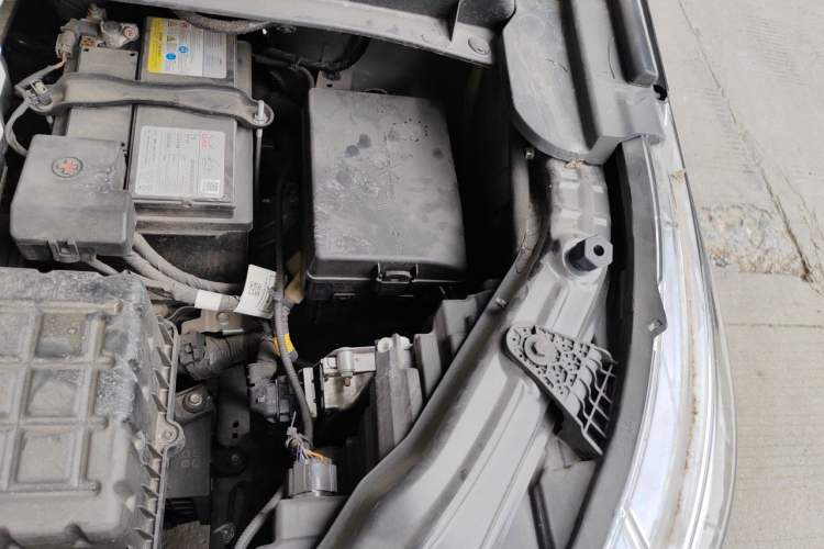Used GAC Trumpchi M6 2023 PRO 270T DCT Luxury Edition Engine Bay Left