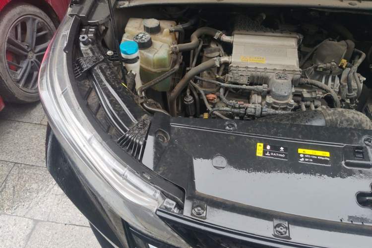 Used GAC Trumpchi M6 2023 PRO 270T DCT Luxury Edition Engine Bay Right