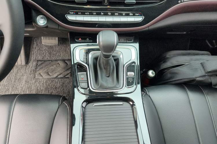 Used GAC Trumpchi M6 2023 PRO 270T DCT Luxury Edition Gear Lever