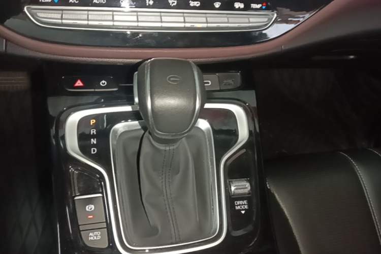 Used GAC Trumpchi M6 2023 PRO 270T DCT Luxury Edition Gear Lever