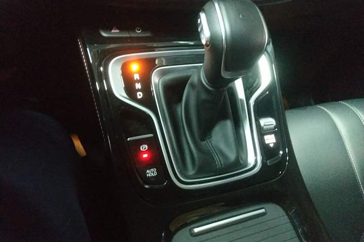 Used GAC Trumpchi M6 2023 PRO 270T DCT Luxury Edition Gear Lever